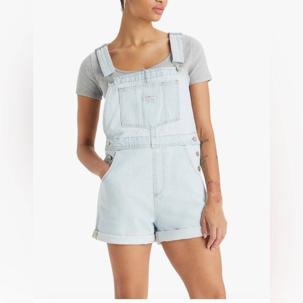 Levi’s shortalls in light wash.
